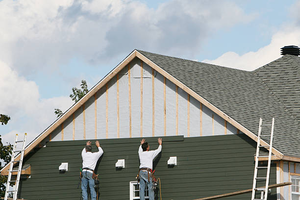 Professional Vinyl Siding technician working in Lancaster, TX